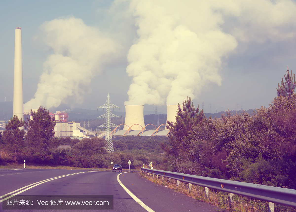 道路、煙囪和冷卻塔